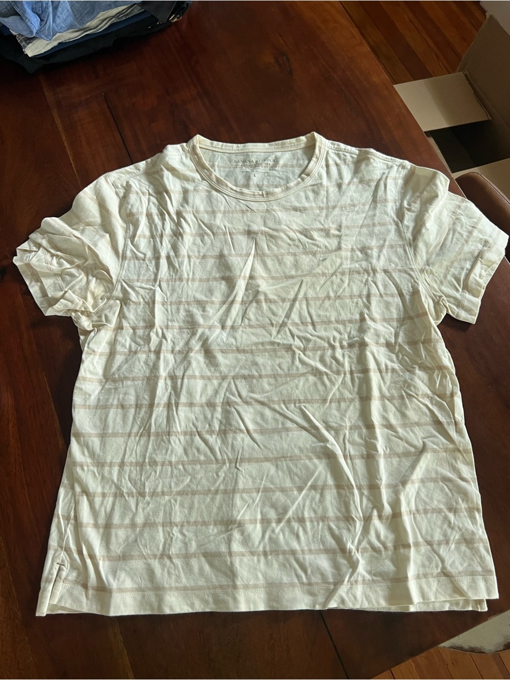 Men’s Banana Republic T-Shirt | 100% Supima Cotton | Size L | Cream and Beige